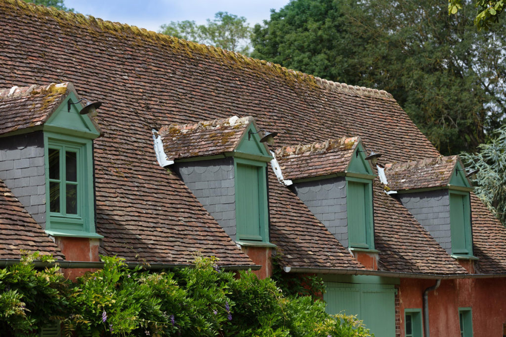 Hofleuchten an französischem Haus